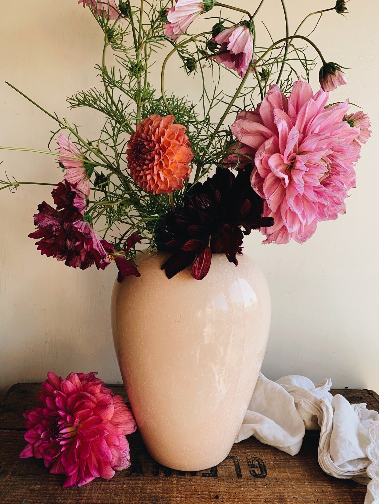 Large Vintage Peach (pink) Ceramic Vase (UK delivery only)