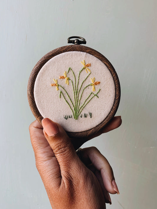 Vintage Daffodil Embroidery Hoop / Hanging
