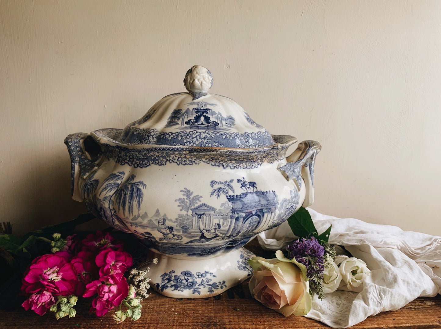 Large Early 1900’s Antique Blue & White Narrative Tureen Dish (UK postage / shipping only)