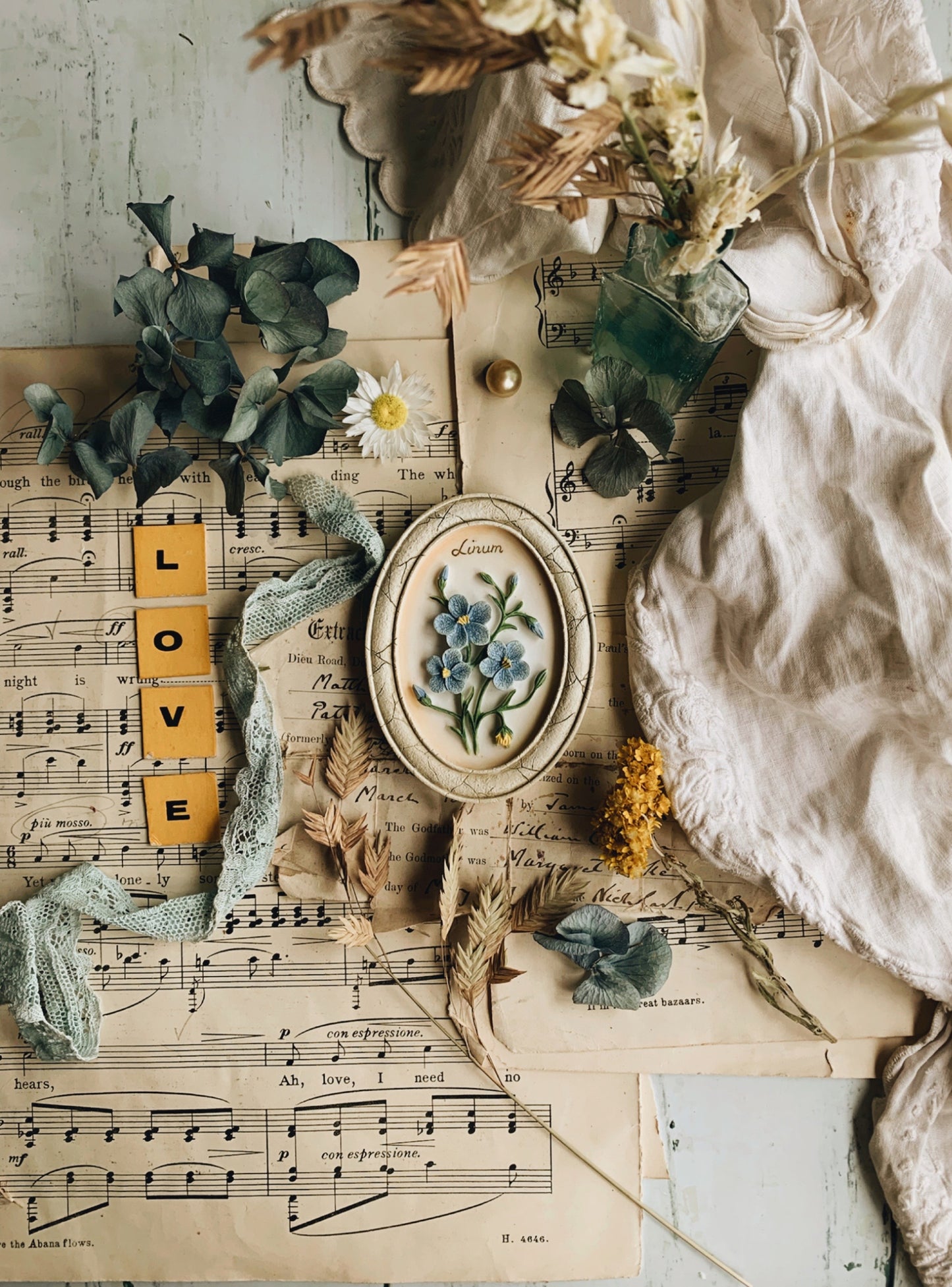 Floral Linum Wall Motif