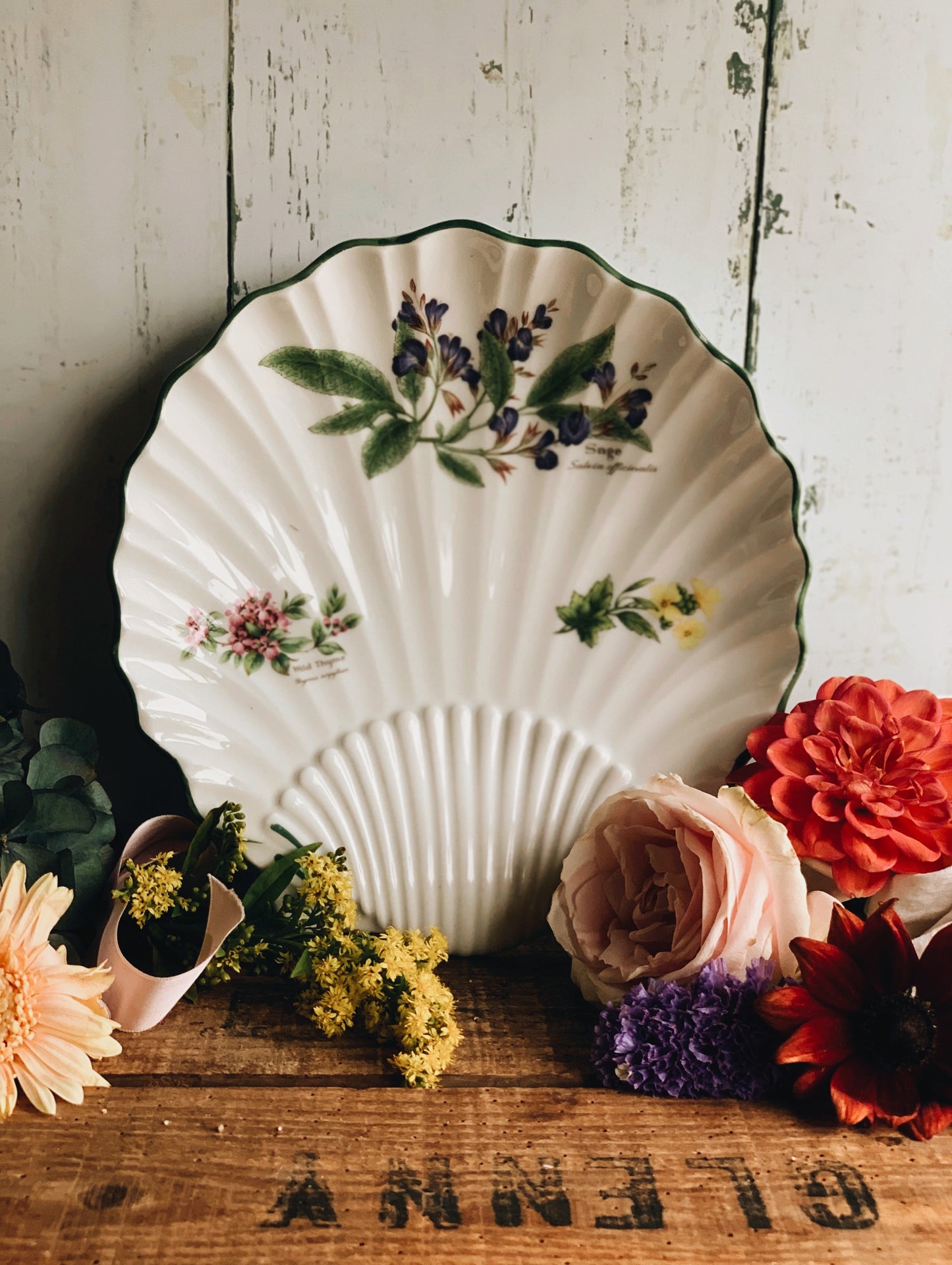 Vintage Worcester Herbs Clam Shell Dish (UK SHIPPING ONLY)