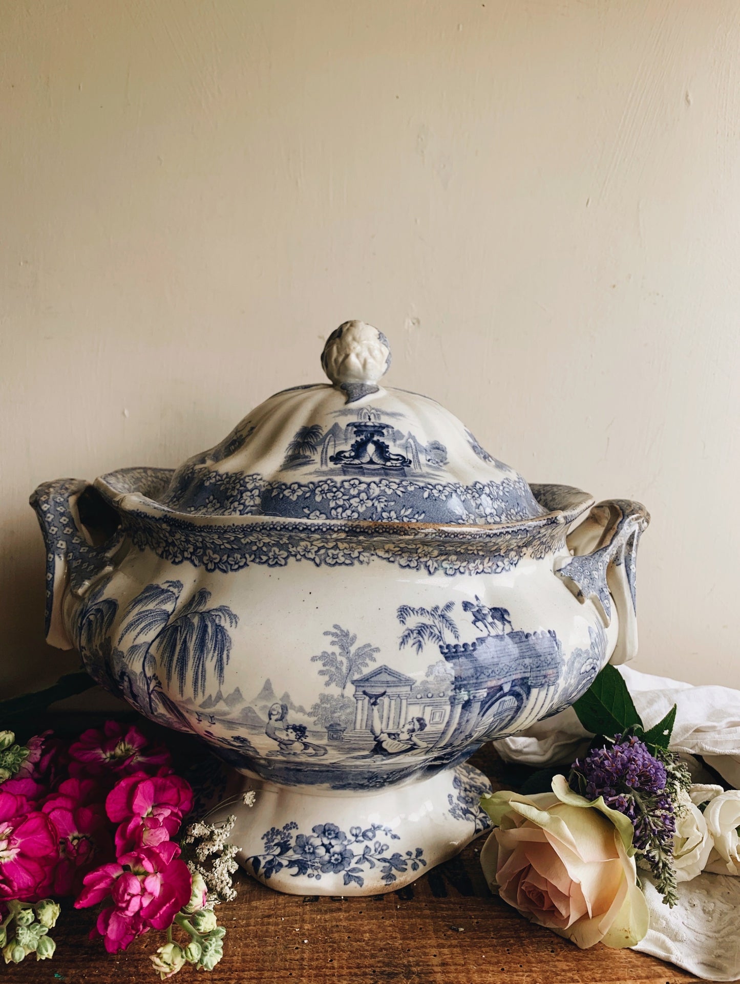 Large Early 1900’s Antique Blue & White Narrative Tureen Dish (UK postage / shipping only)