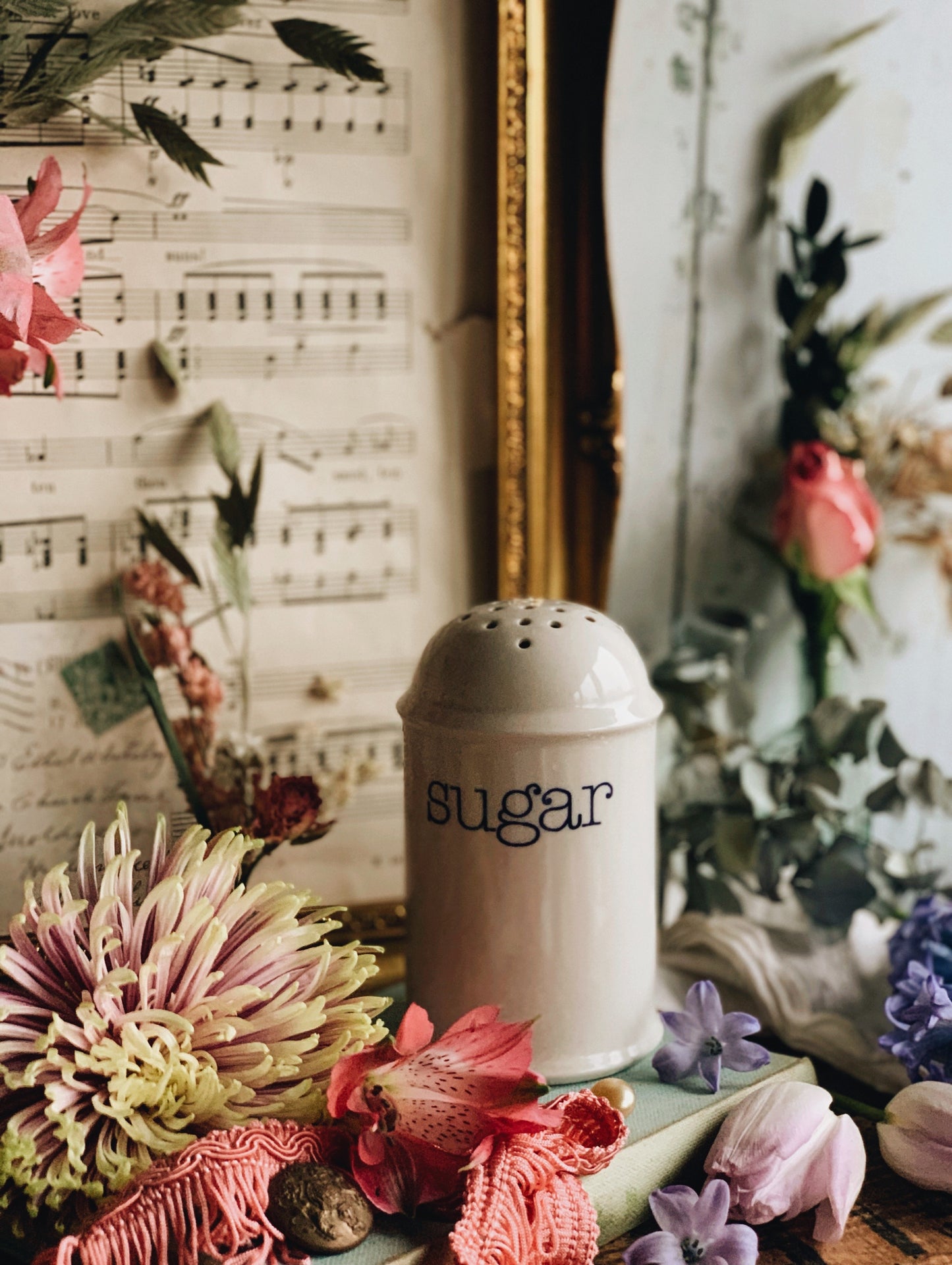 Kitsch Sugar Ceramic Shaker