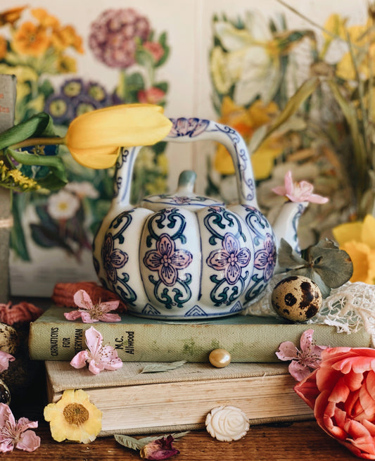 Vintage Oriental Small Ming Teapot